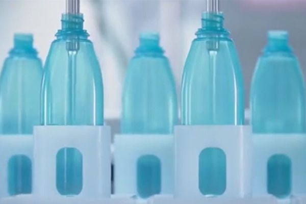 全自动桶装水灌装装备：：提升生产效率、包管卫生清静的最佳选择