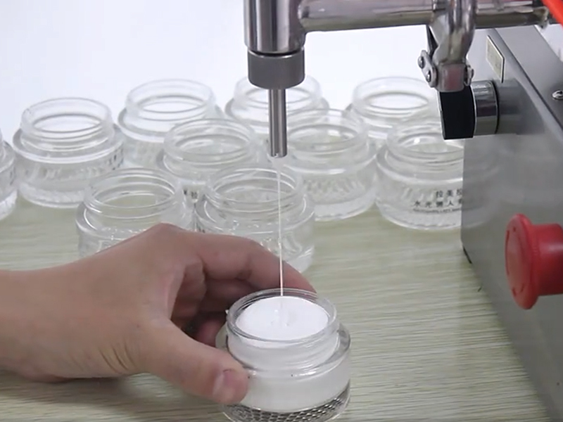 高粘度液体灌装机：：现代工业中的主要装备