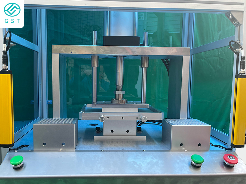 半自动吸头塞芯机成为中小型耗材制造企业的理想选择